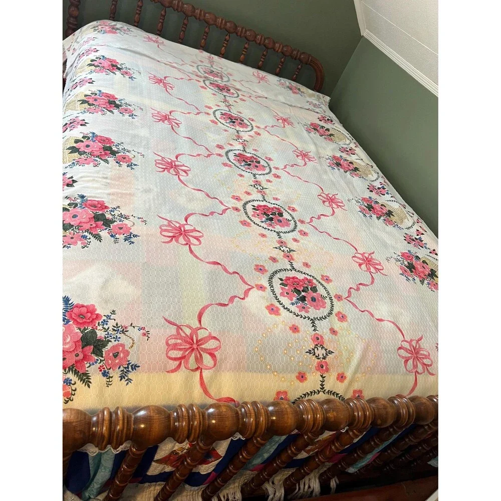 Beautiful Vintage Tablecloth/Coverlet